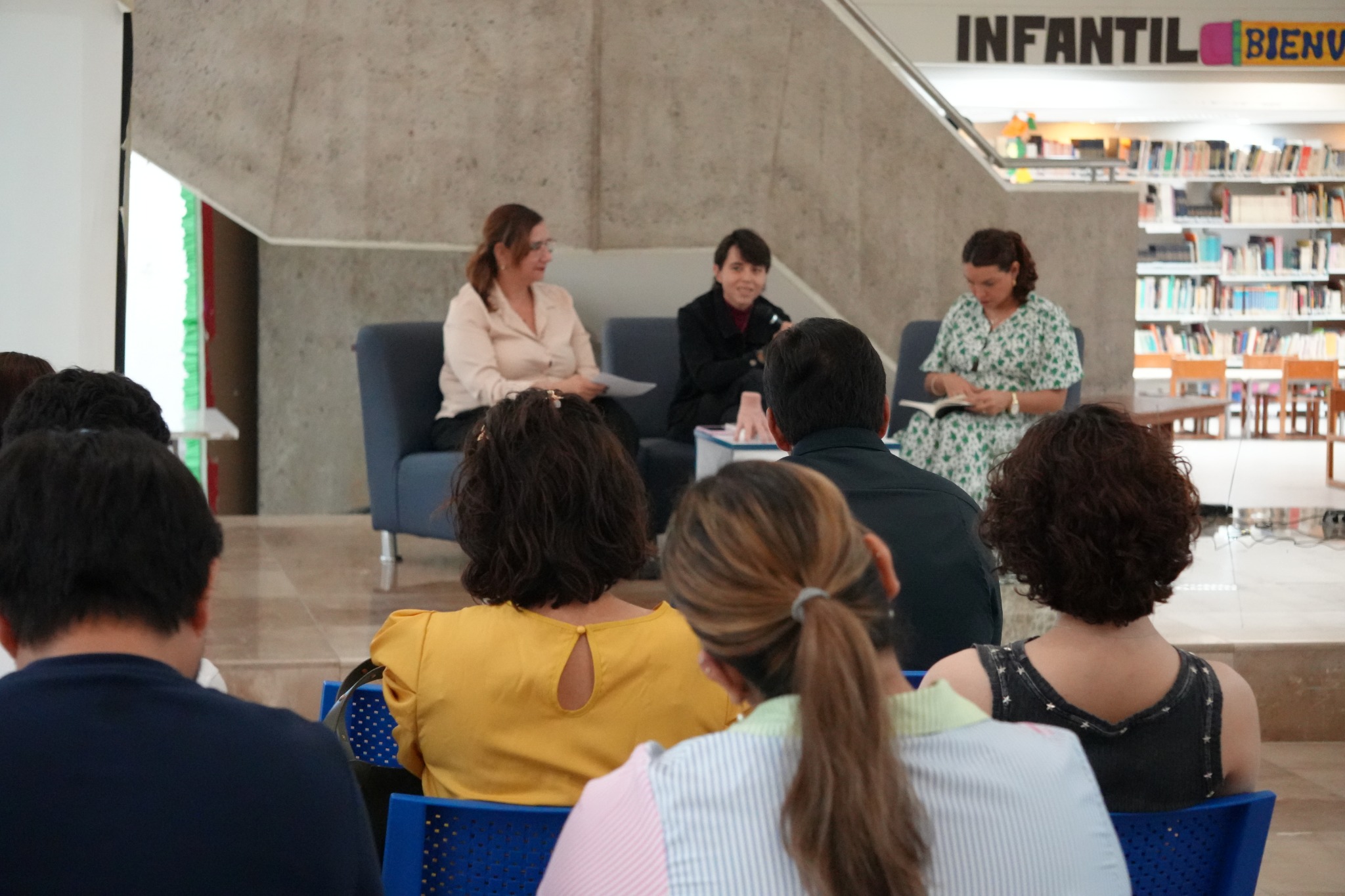 Público reunido en la Biblioteca Marte R. Gómez durante la presentación.