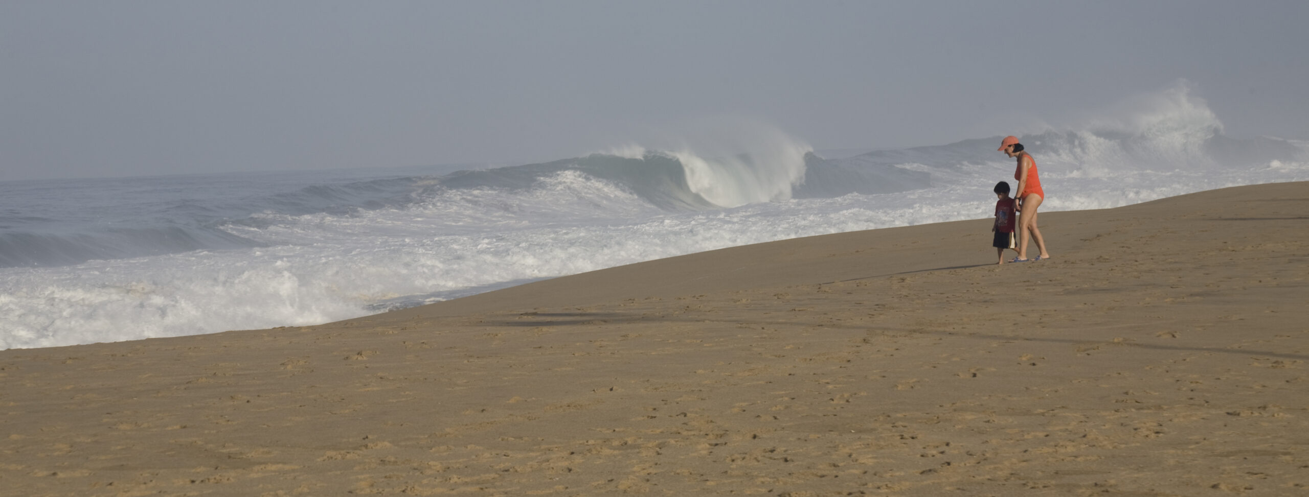 Olas en Pie de la Cuesta, fotografía ilustrativa de archivo de 2008