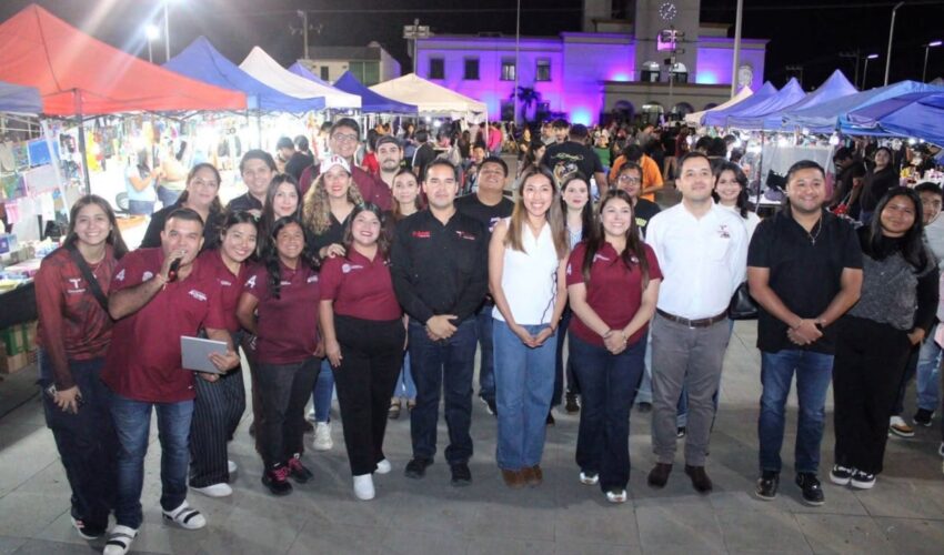 Asistentes al Mercado Tamaulipas en Altamira, en la fotografía difundida por el INJUVE