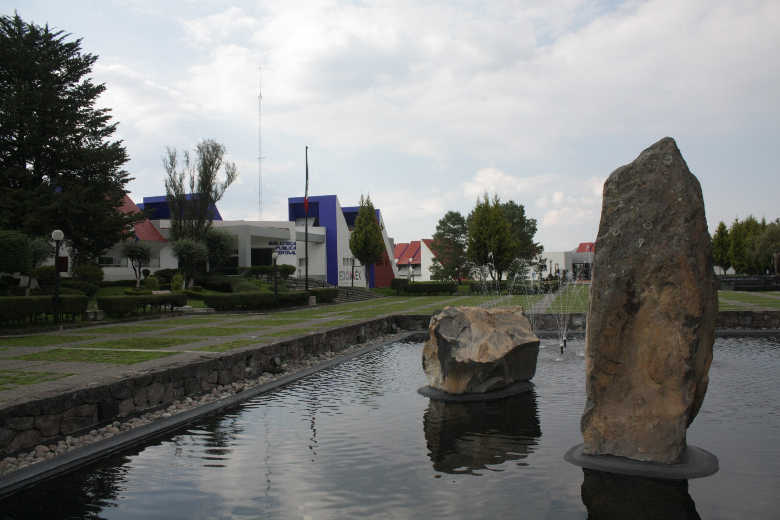 Vista del Centro Cultural Mexiquense en Toluca, fotografía de septiembre de 2020