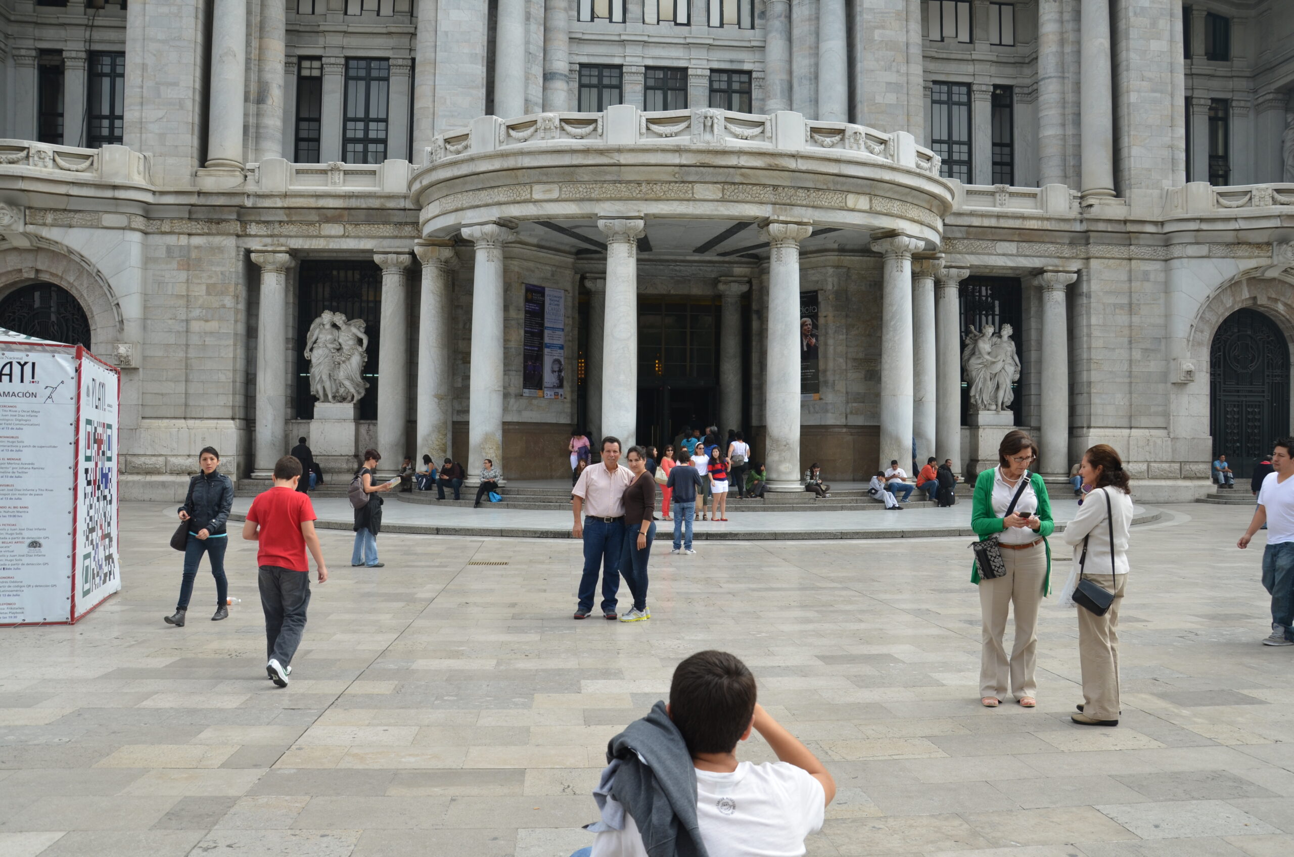 Entrada del Palacio de Bellas Artes en una fotografía de archivo del 25 de julio de 2012
