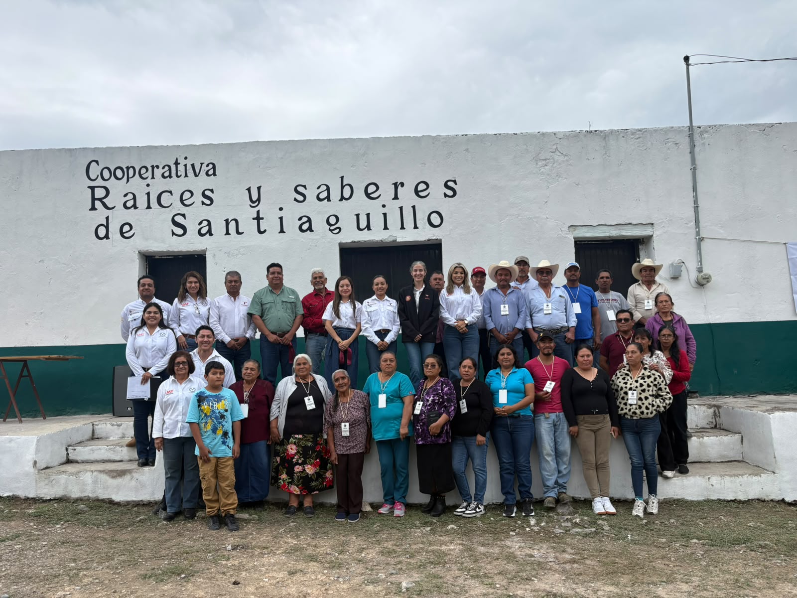 Grupo de participantes del proyecto comunitario de Santiaguillo.