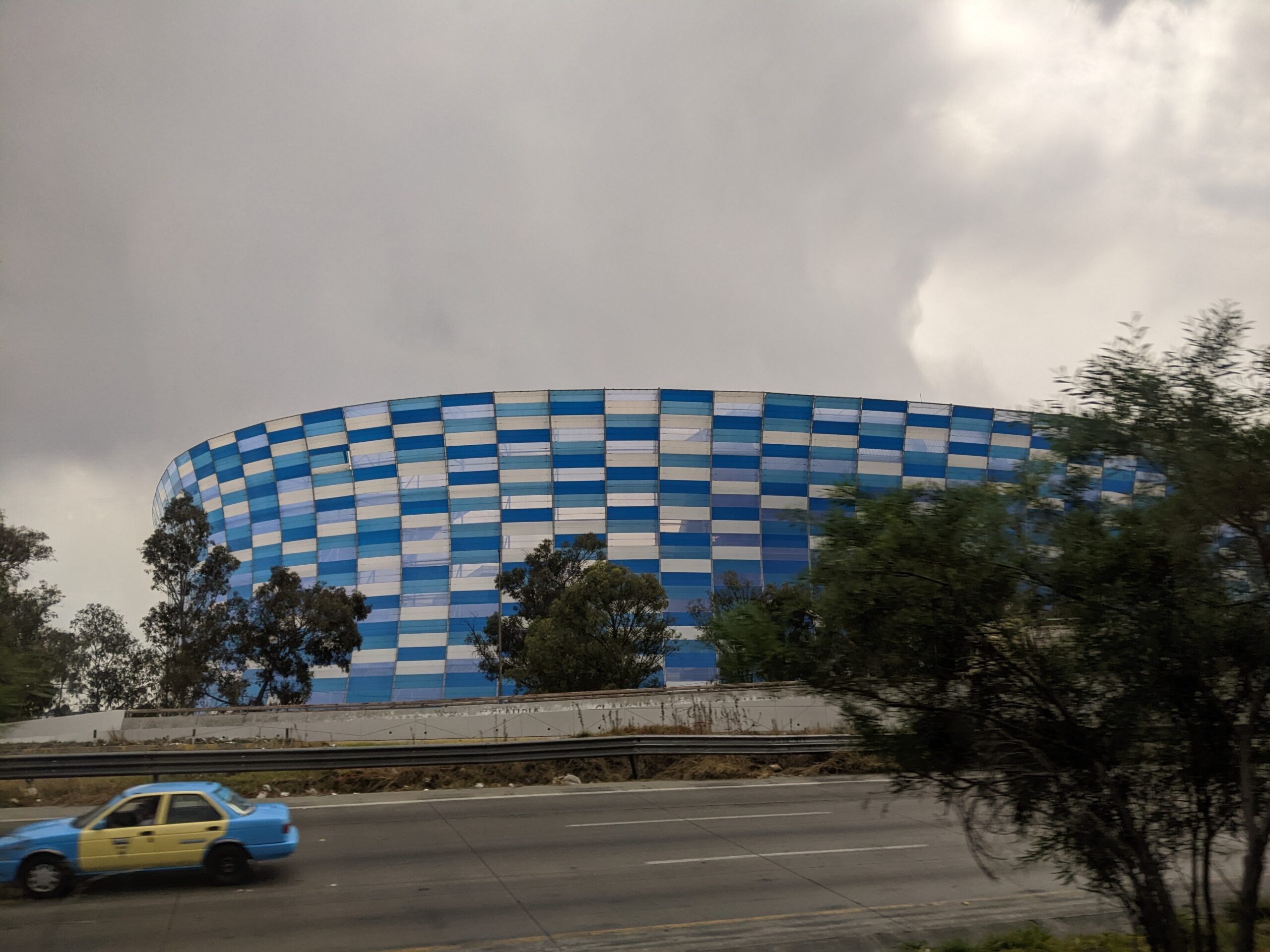 Exterior del Estadio Cuauhtémoc en Puebla, fotografiado el 24 de marzo de 2025.