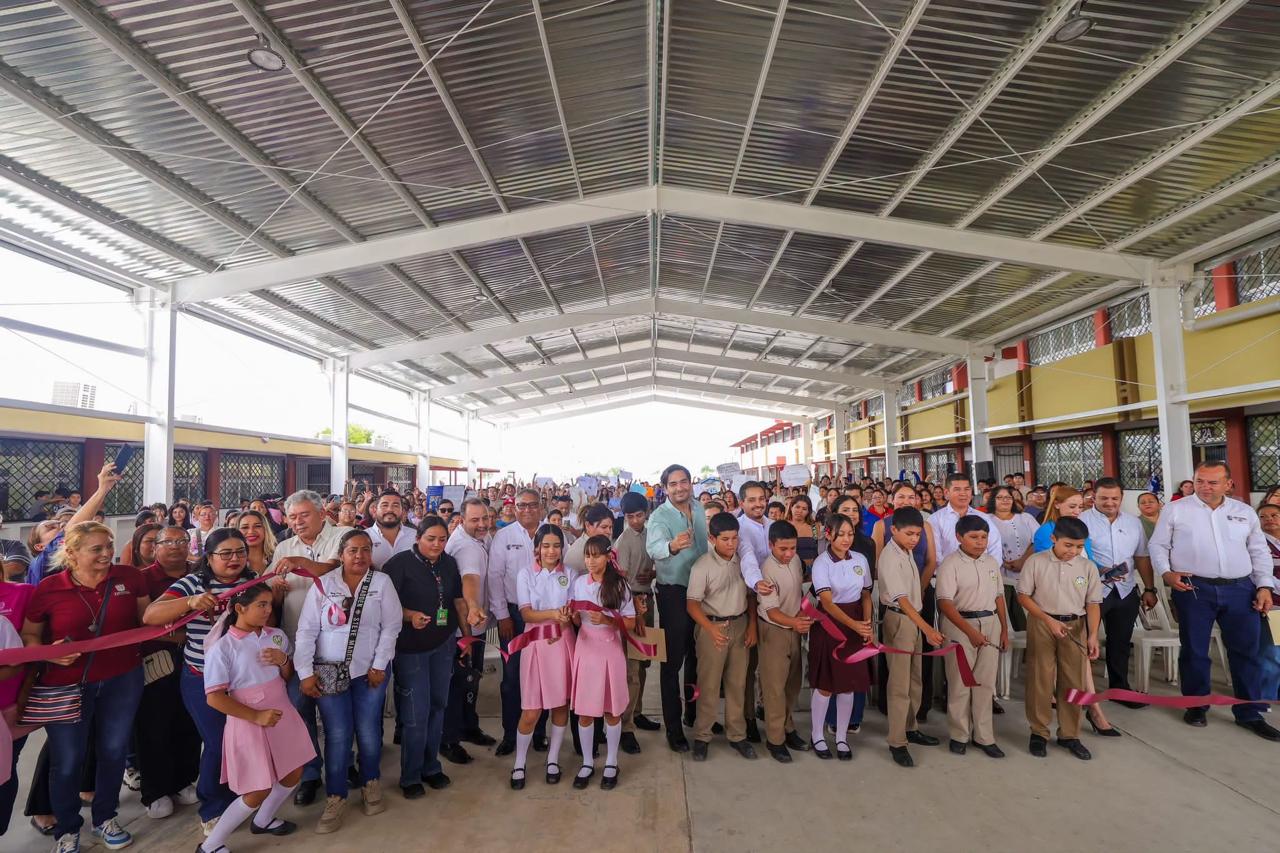 CARLOS PEÑA ORTIZ ENTREGA TECHUMBRE A LA SECUNDARIA 15 DE PUERTA GRANDE