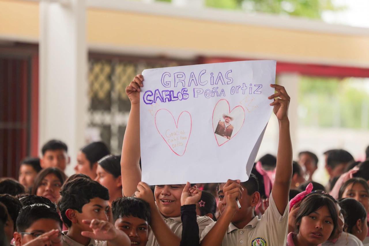 CARLOS PEÑA ORTIZ ENTREGA TECHUMBRE A LA SECUNDARIA 15 DE PUERTA GRANDE