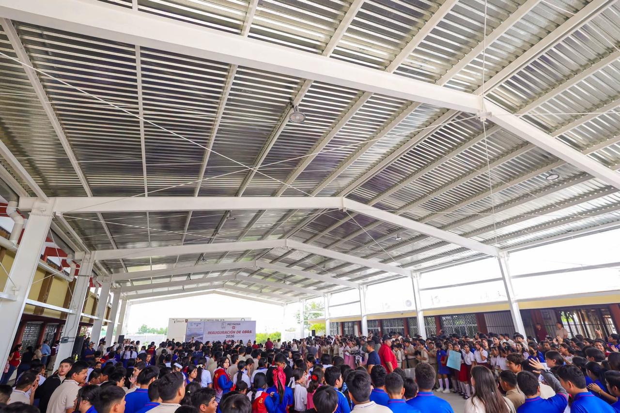 CARLOS PEÑA ORTIZ ENTREGA TECHUMBRE A LA SECUNDARIA 15 DE PUERTA GRANDE